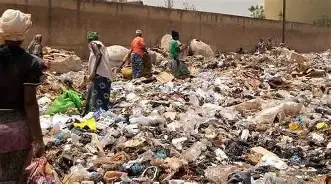 Pollution plastique au Burkina Faso : le gouvernement annonce des contrôles nationaux