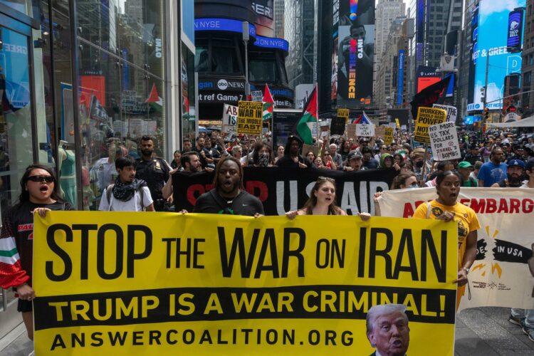 États-Unis : des milliers d’Américains dans la rue contre la guerre en Iran