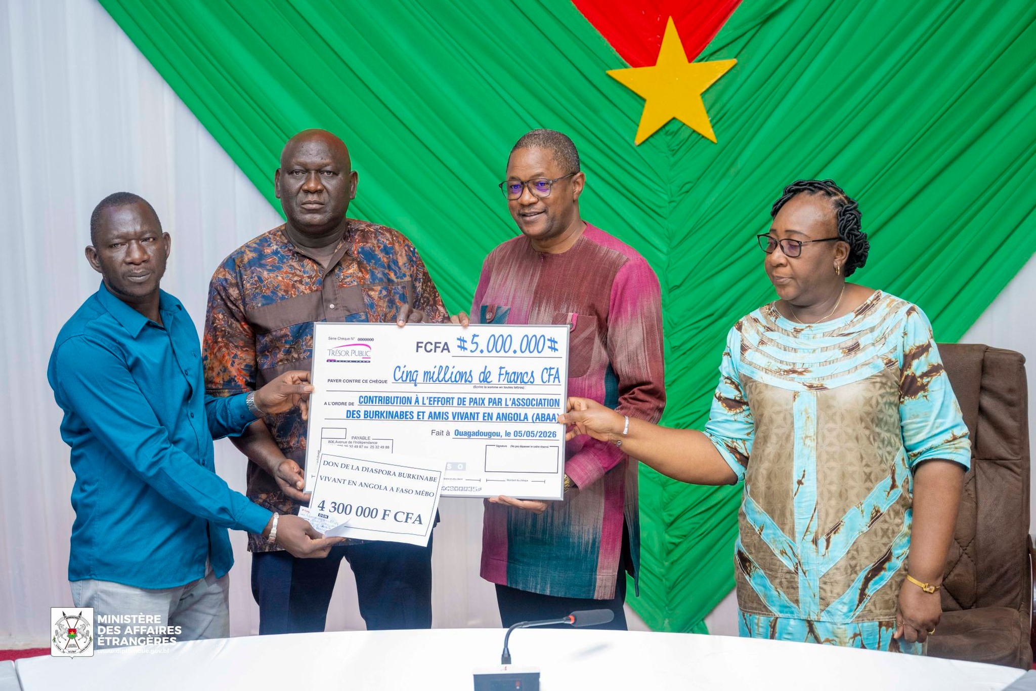 Effort de paix et de développement : la diaspora burkinabè de l’Angola offre un don de 9,3 millions FCFA