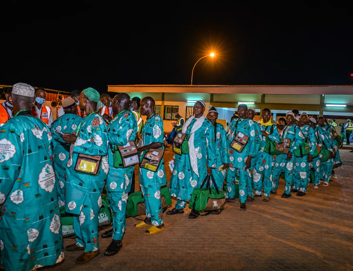 Vol inaugural du Hadj 2026 : 341 pèlerins burkinabè s’envolent pour Médine
