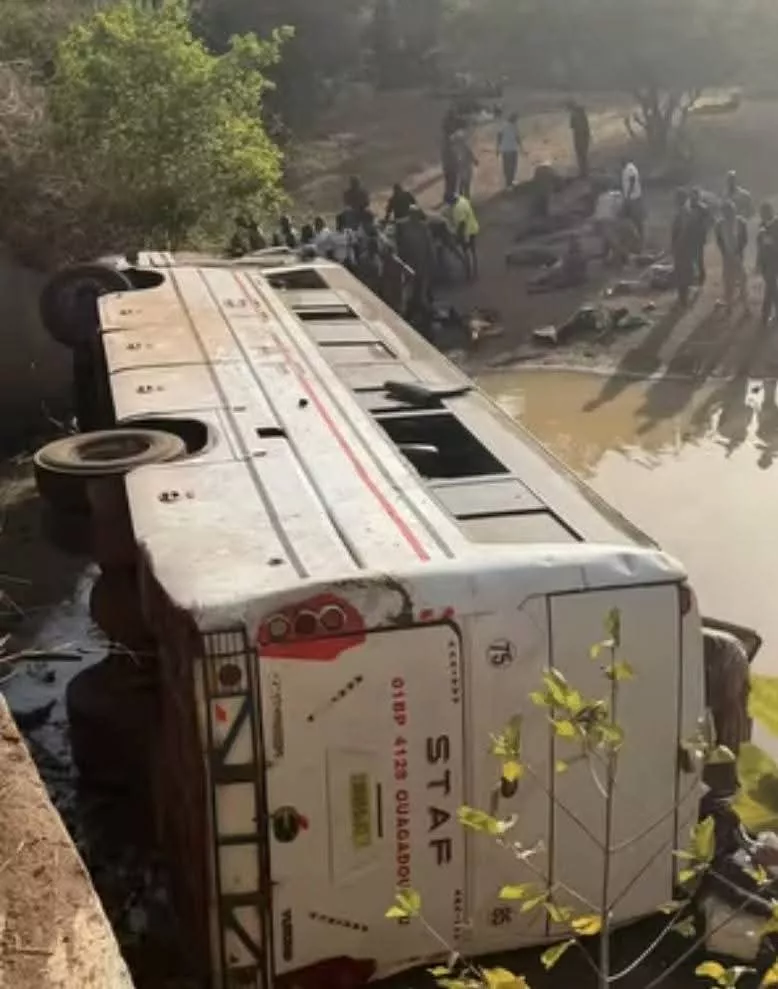 Burkina Faso : Grave accident de car à Koumbia, la route bloquée après Dankari