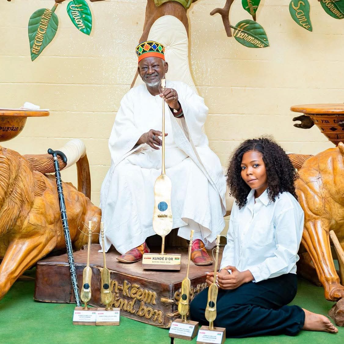 Sa Majesté le Mogho Naaba Baongo bénit le sacre de Tanya au Kundé d’Or : une consécration sous le sceau de la tradition et de l’excellence